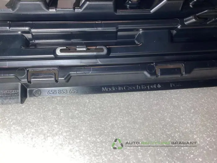 Grille - b8896999-6ef2-4d79-a99c-dbf21aa8f48d.jpg