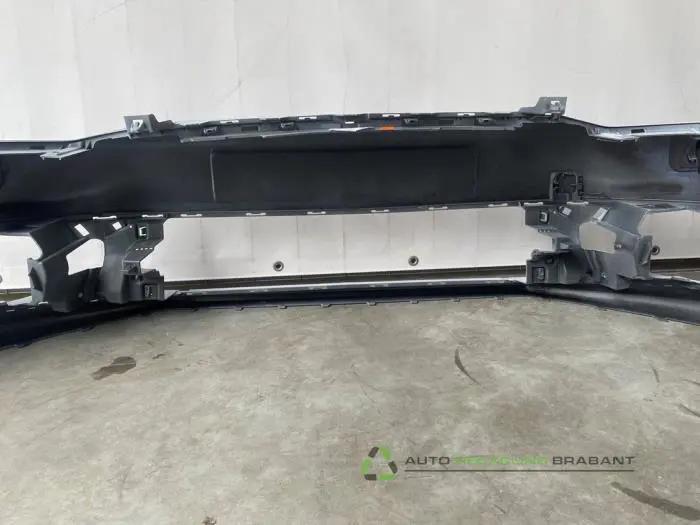 Pare-chocs avant - 1d650abf-aabc-46f5-aac3-4baa0d26cd00.jpg