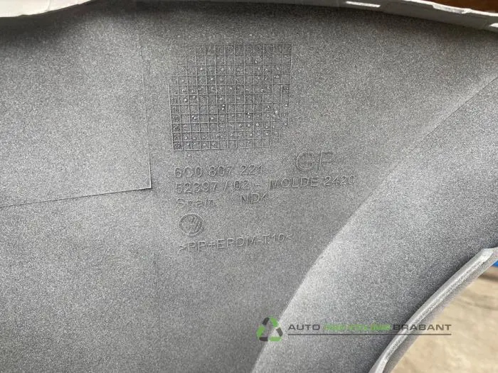 Pare-chocs avant - 2eccc902-c6d1-491c-877e-34a6ee434c4f.jpg