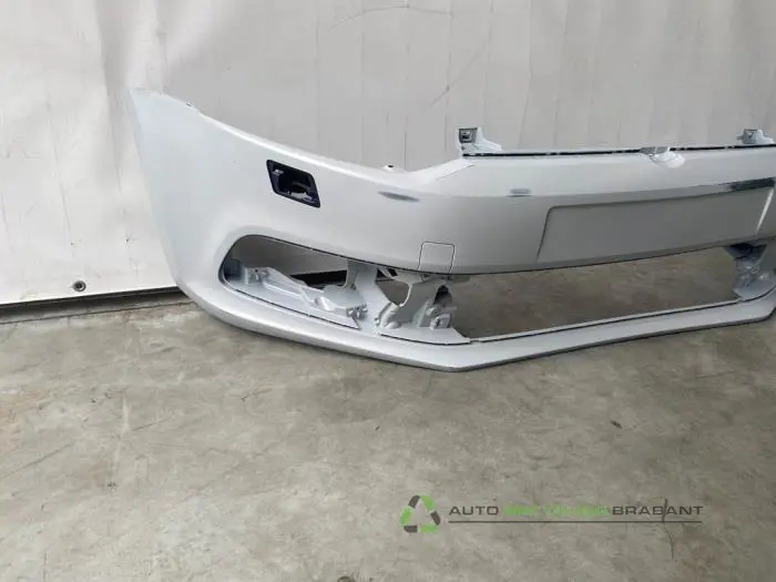 Pare-chocs avant - c3d1e08b-bae3-40b1-b87c-305947e5e6cd.jpg