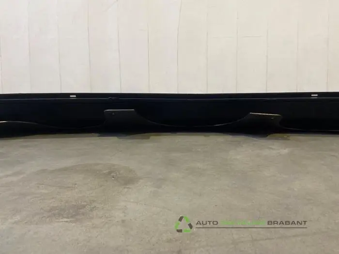 Pare-chocs arrière - 6cbe211b-e6ee-47e2-8372-f965451d4bb6.jpg