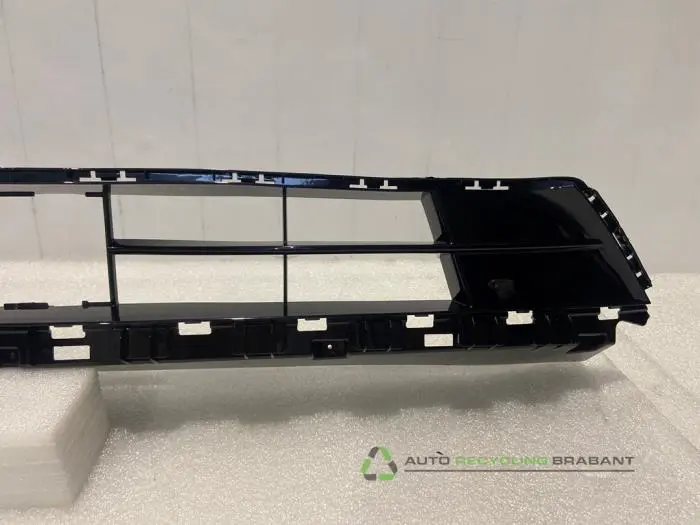 Grille - 0fe06646-ea87-4659-87df-f63e5d5afc76.jpg