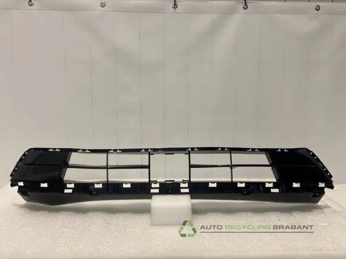 Grille - 11052224-d56d-4ace-ad6d-4c17c5fbc7b4.jpg