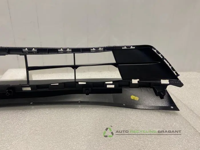 Grille - 366a9381-9a22-4f68-a93d-07c92f3620ef.jpg