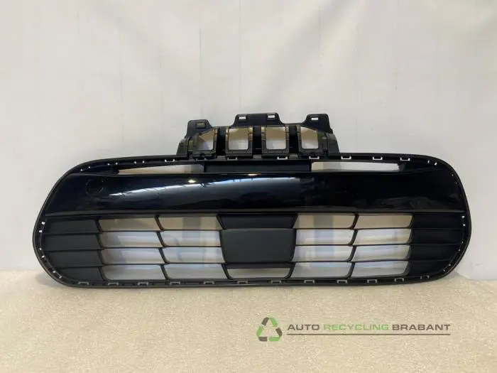 Grille - 82f33514-1f4b-4fe8-8e2a-916b06bf62f2.jpg