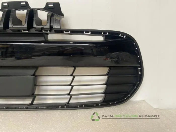 Grille - b1d1e38a-1cd4-44c6-ae5f-9f07f9c467da.jpg