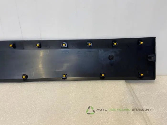 Sierstrip - aa38f6f5-ccd3-48ac-adf2-895e97bd8148.jpg