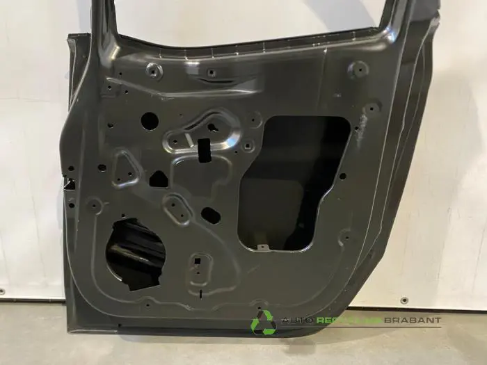 Rear door 4-door, right - 5528d7b6-3f83-4420-a771-354ca7716142.jpg