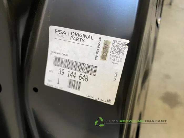 Rear door 4-door, right - c65f6987-effb-494d-830f-126b7cd19bc5.jpg