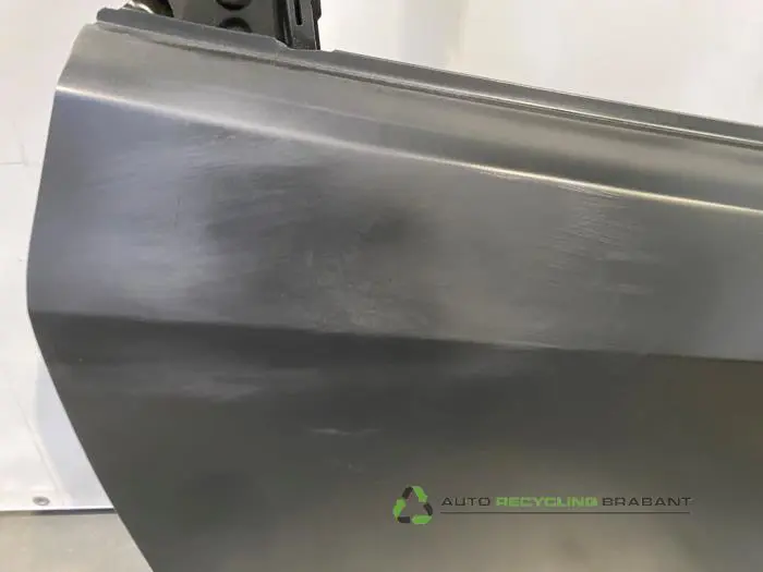 Rear door 4-door, right - e05840b3-b79f-4611-9594-c40985df018d.jpg