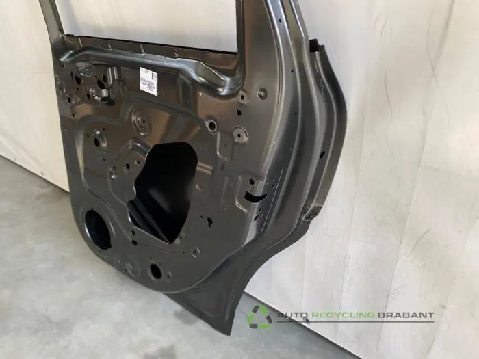 Rear door 4-door, right - 104a657b-2fb0-4516-a0a3-aa665fd01ae6.jpg