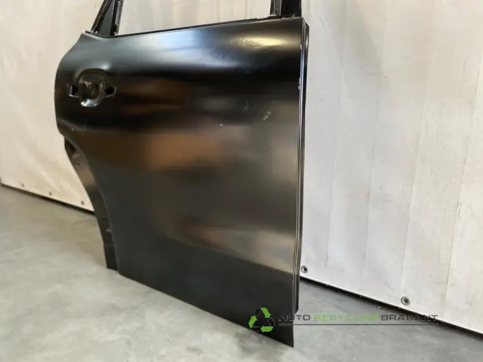 Rear door 4-door, right - 4ba0e677-75c5-4b8e-9824-ad3e1dde2160.jpg