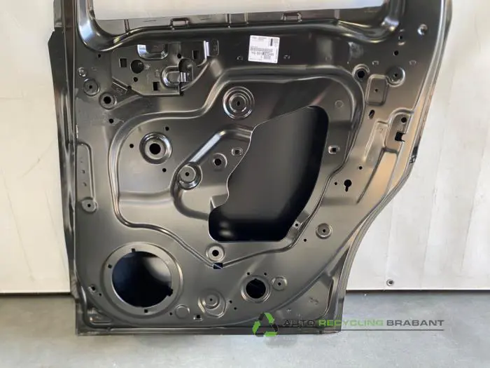 Rear door 4-door, right - dea451ab-0491-4b1b-815d-e276006030c9.jpg