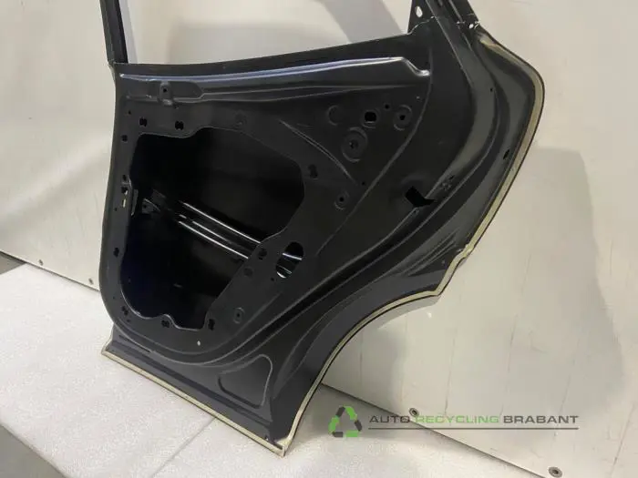 Rear door 4-door, right - e86bf764-9c4e-4bab-a344-a17ffd3c901b.jpg