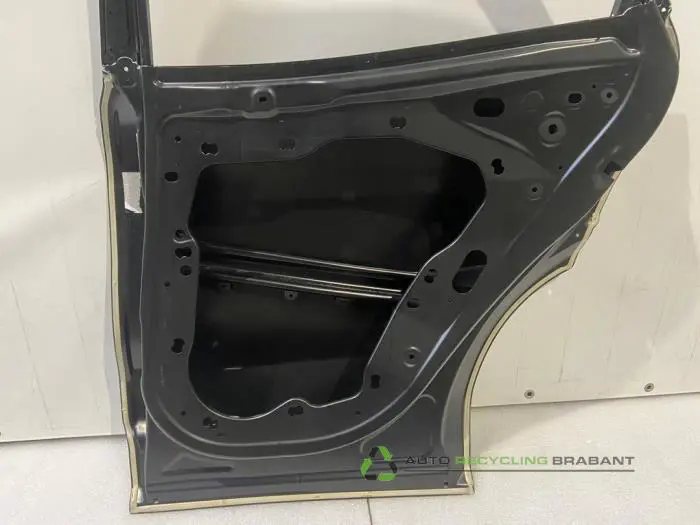 Rear door 4-door, right - f5d8ab3a-1e72-4161-b6af-833d75672148.jpg