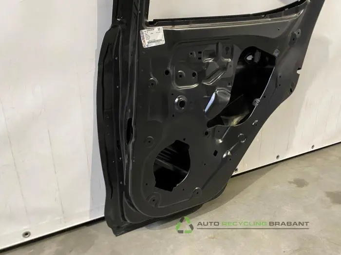 Rear door 4-door, right - 497975e4-68e5-4137-b942-736a7493c86e.jpg