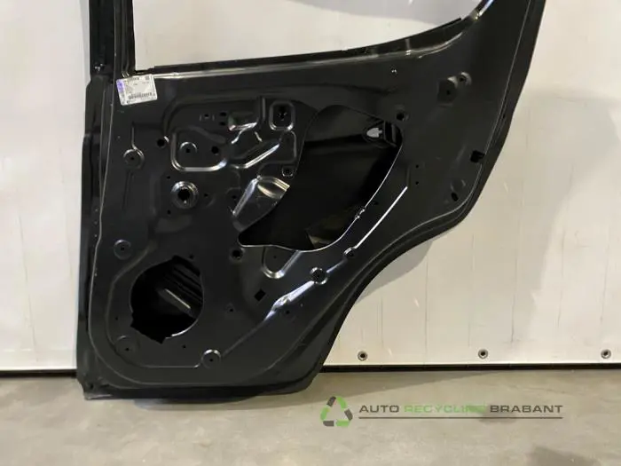 Rear door 4-door, right - 84092c6a-be00-4353-aa8f-b9ca7a95385c.jpg