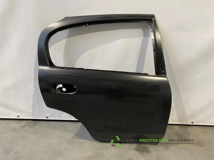 Portier 4Deurs rechts-achter Nissan Almera Portier 4Deurs rechts-achter Nissan Almera