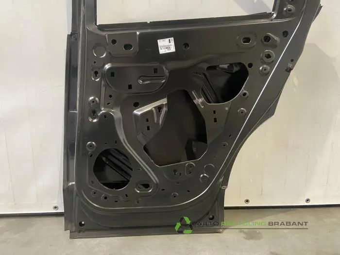 Rear door 4-door, right - 3cbd8931-4aa2-4c5b-a10c-04a8b111d8d3.jpg