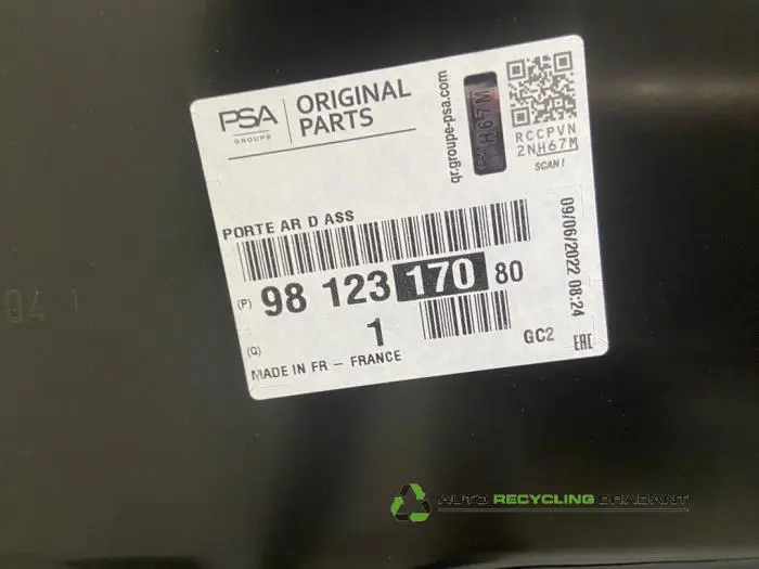 Rear door 4-door, right - 46e11185-0915-447f-aa82-813cf9bde2e1.jpg