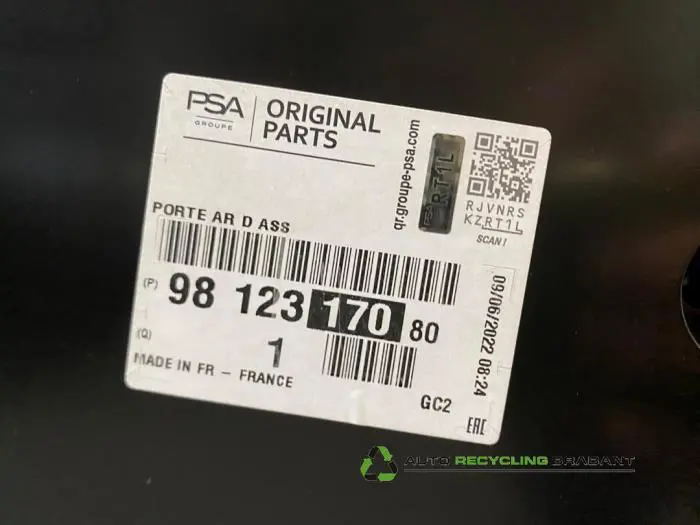 Rear door 4-door, right - c359ab0b-8bec-48df-a159-7607d66d7885.jpg