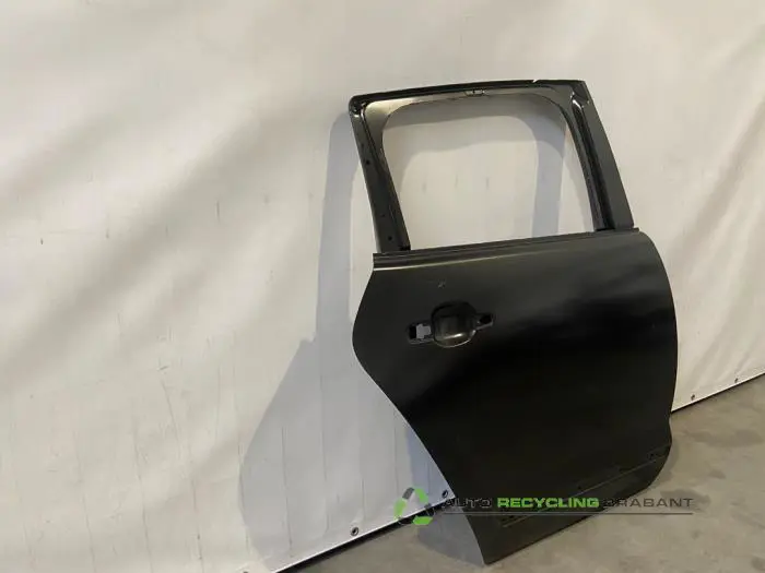 Rear door 4-door, right - 28b11564-87d8-44d1-94ae-9a4a8a31d7a8.jpg