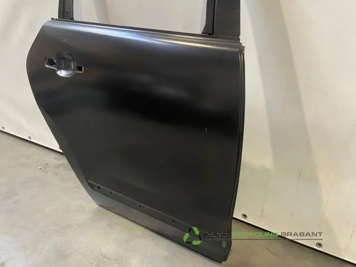 Rear door 4-door, right - b38853dd-881b-42b1-9256-997b6f25a361.jpg