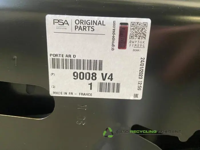 Rear door 4-door, right - e7f24972-e8c4-4a82-919d-10f3d68f6c48.jpg