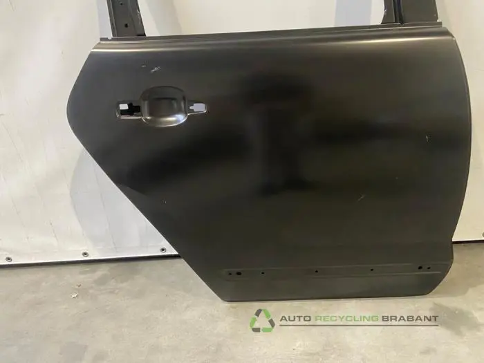 Rear door 4-door, right - f779785c-36ed-4b5d-a9eb-34fddf3ca1e1.jpg