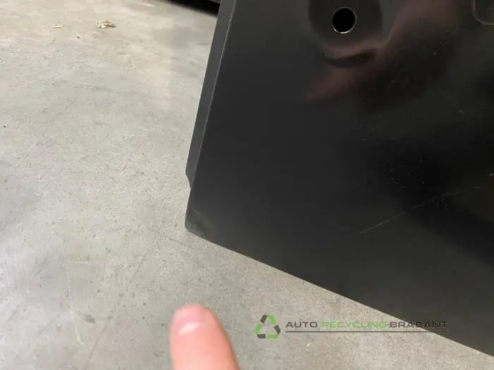 Sliding door, left - 3bb98d93-1fae-46dc-91a3-b5e0a631171f.jpg