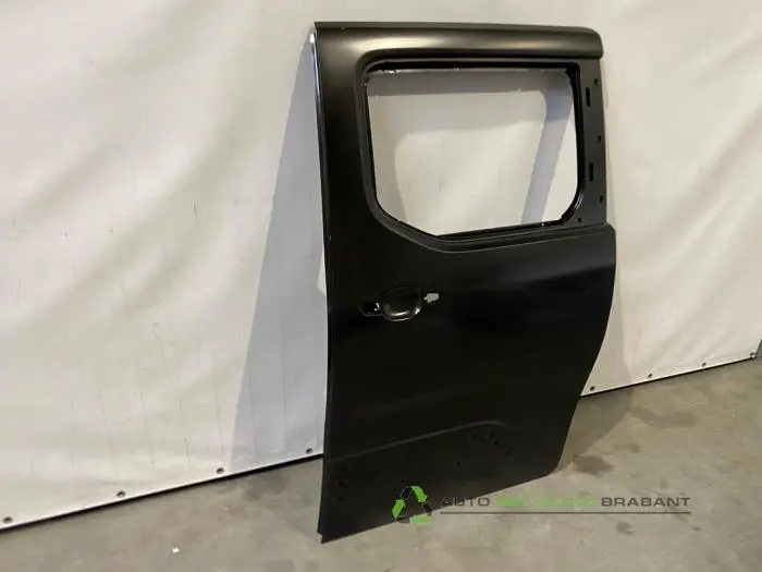 Sliding door, left - 7de4fe27-7bae-4254-b301-5ab4afeaead9.jpg