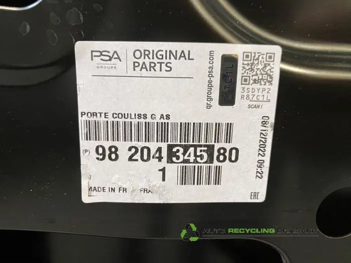 Sliding door, left - d8b93c63-2e69-4e13-ae0d-86a156f2a627.jpg