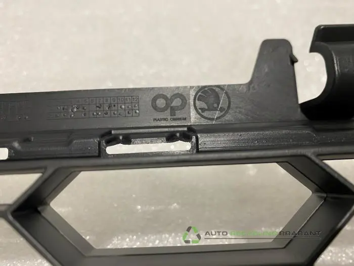 Grille - 706e060c-9a98-466d-973d-2718bb06b561.jpg