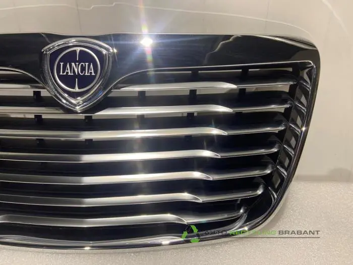 Grill - c87f943a-5d33-42f3-87e0-a5b6b72ef96b.jpg