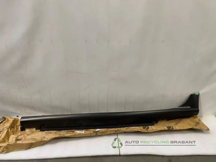 Zijskirt links Audi A4 Zijskirt links Audi A4