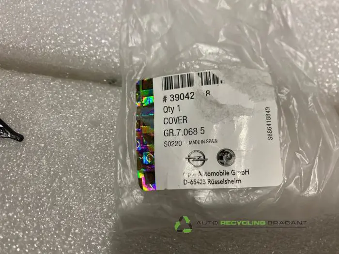 Towing eye cover, front - 091fe6a1-fad8-488c-bd15-885f5a2b30d5.jpg