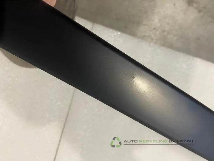 Side skirt, right - f12c0a23-ef6a-42c6-9544-b8cb013464fc.jpg