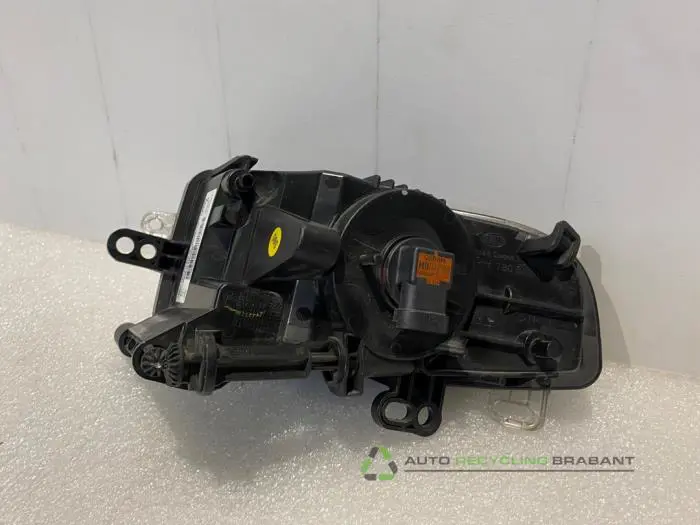 Feu antibrouillard avant droit - 24511b41-9af4-4ad9-abb6-af80980e16d1.jpg