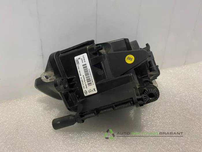 Feu antibrouillard avant droit - 93022c02-a66f-41e6-b828-68c0ced00fec.jpg