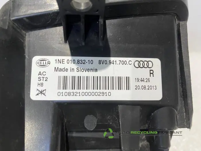 Feu antibrouillard avant droit - 97278c18-74a7-4a22-9bb6-895098f998c0.jpg