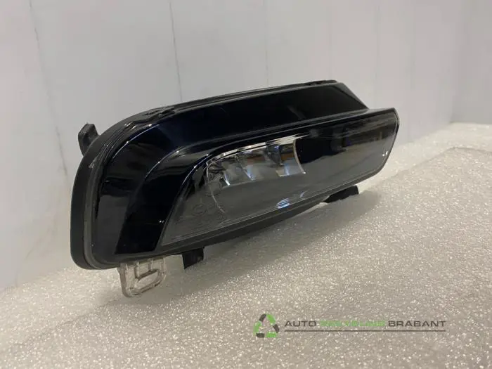 Feu antibrouillard avant droit - 9f5bcde1-0bf3-46e8-a79c-4c068bcf20bf.jpg