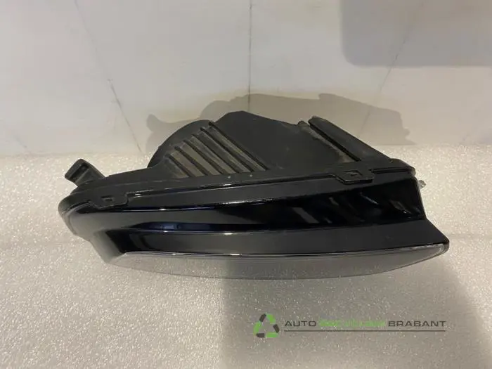 Feu antibrouillard avant droit - c523b76a-369c-430c-b0b4-b3ac6fca867a.jpg