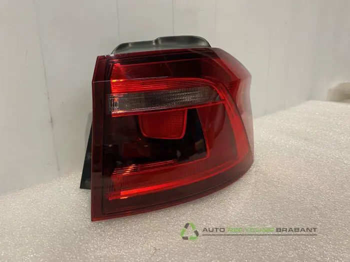 Rücklicht rechts - 201f7d4d-f130-43fa-8091-7b1fc21311f7.jpg