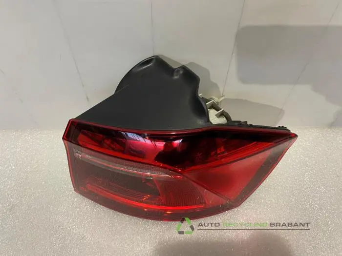 Rücklicht rechts - 83a93d5b-e576-4235-b911-502d07d73853.jpg