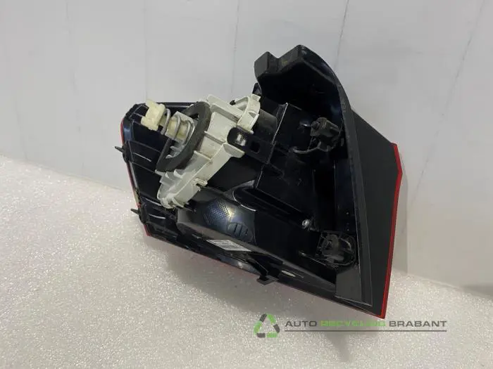 Rücklicht rechts - e0c98791-c319-4eba-988f-dd4c87a85937.jpg