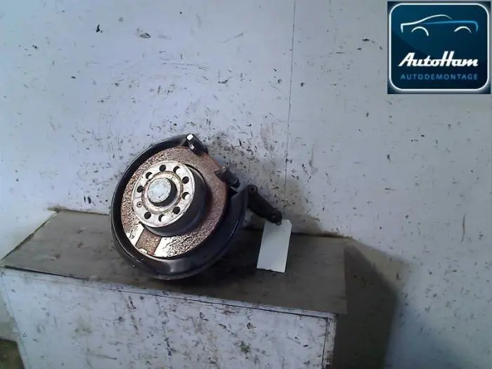 Wielnaaf achter Volkswagen Golf