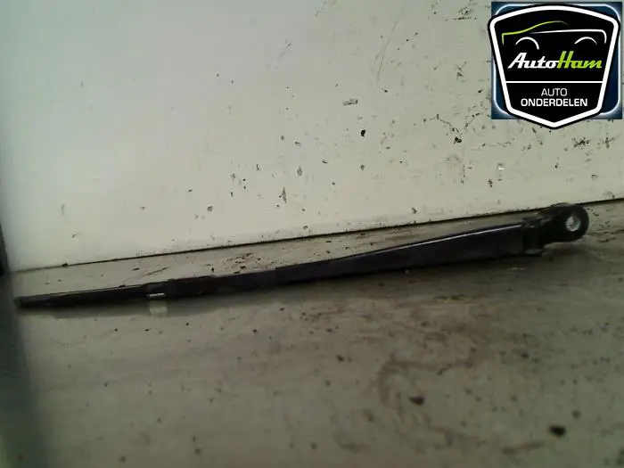 Ruitenwisserarm achter Ford Fiesta