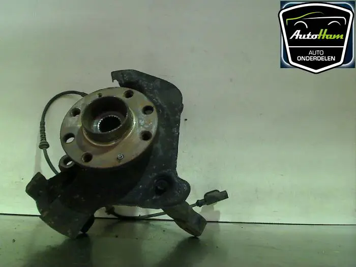 Fusee links-voor Opel Corsa