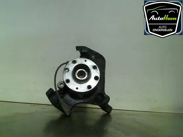 Fusee links-voor Opel Corsa