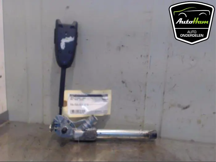 Gordelspanner links Opel Corsa